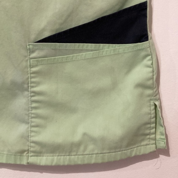 Butter Soft Scrub top in excellent pre~loved condition. Super soft and c… - Picture 6 of 6